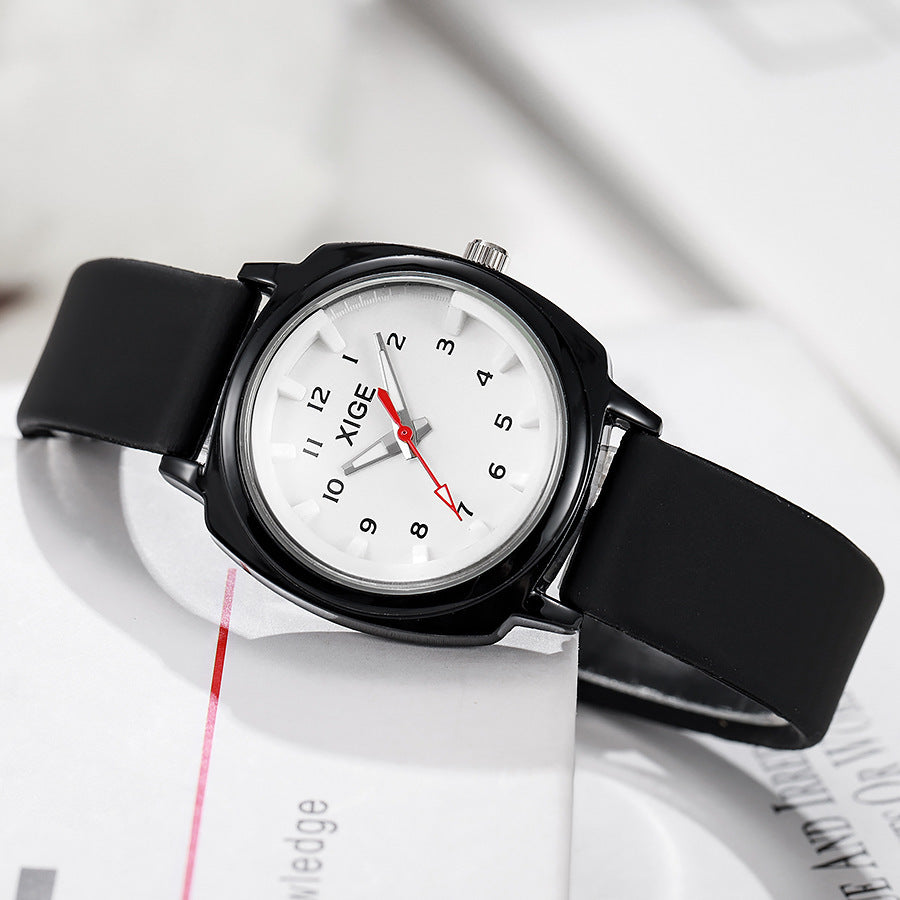 ETERNALS Sélène Ligne — Retro-inspired design — quartz watch — product image 01