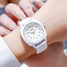 ETERNALS Sélène Ligne — Retro-inspired design — quartz watch — product image 03