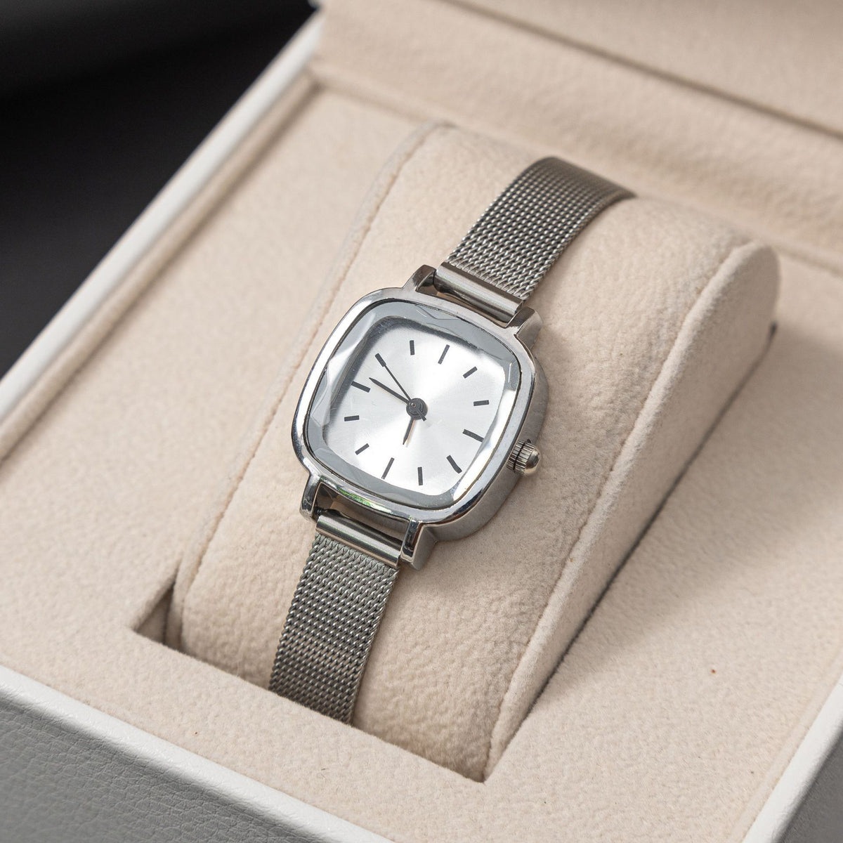 ETERNALS Équinoxe Héritage — Square-case design — quartz watch — product image 06