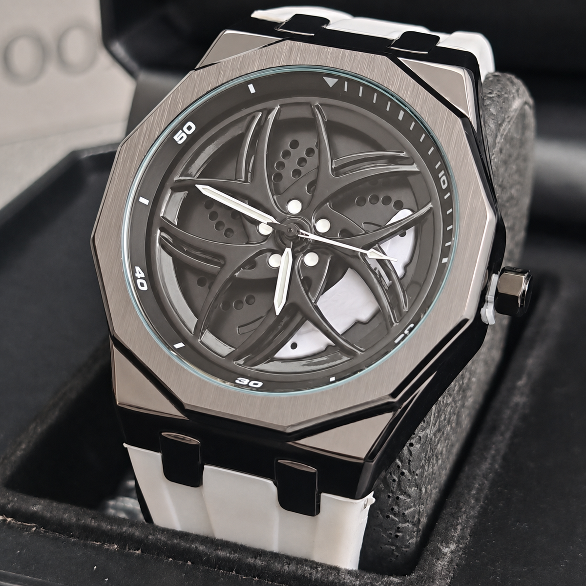 Unisex yellow color-block wheel-motif quartz watch — premium product view 7