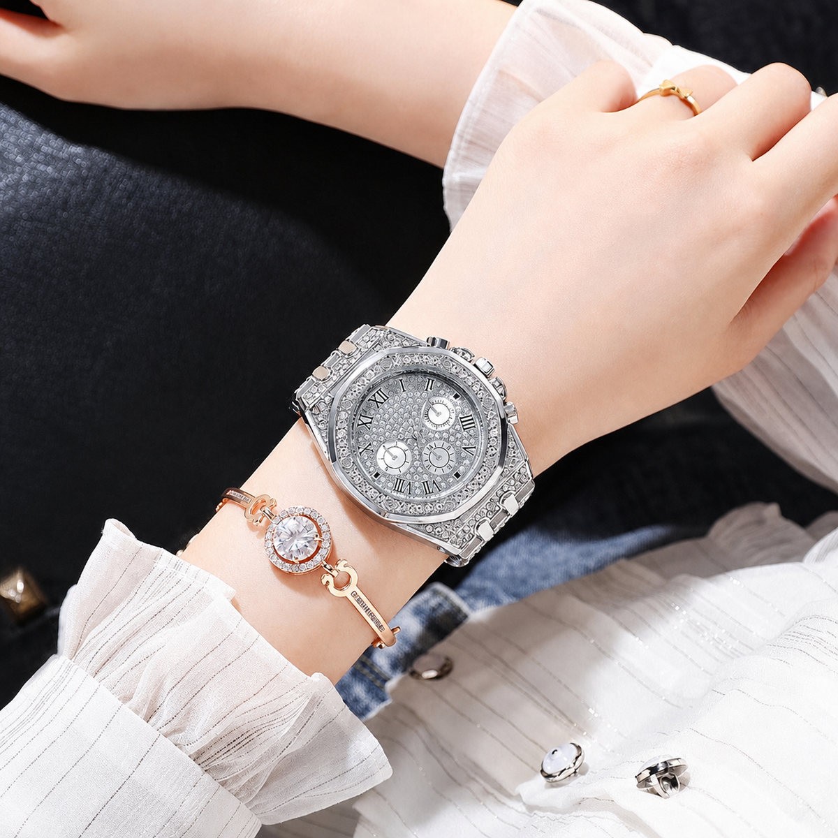 Women’s open-link Roman-numeral quartz watch — premium product view 7