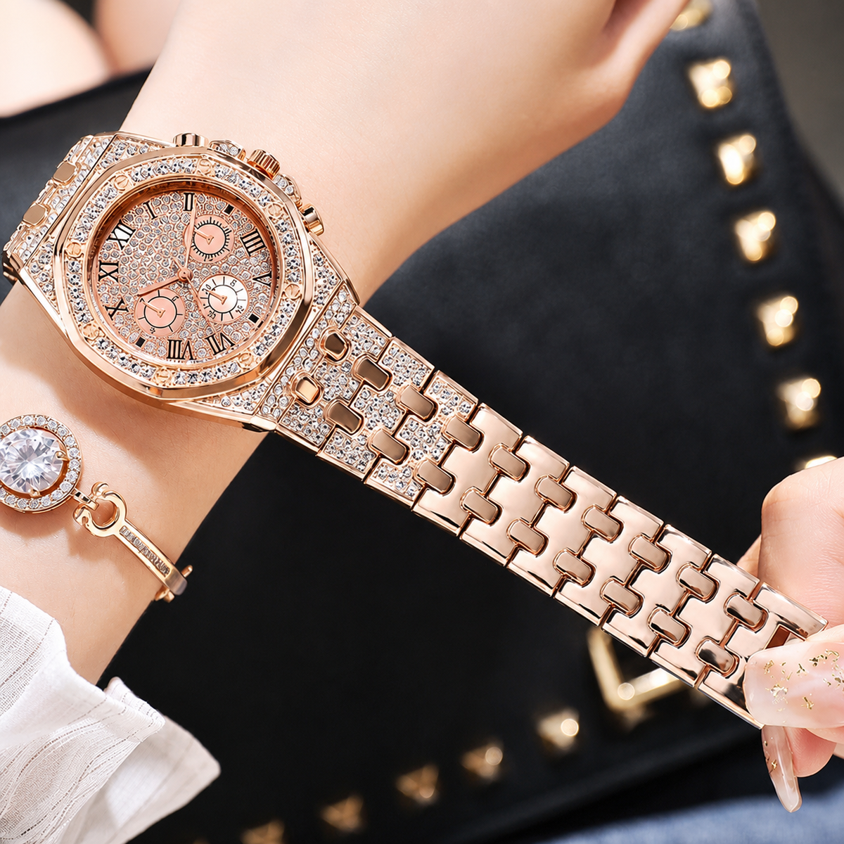 Women’s open-link Roman-numeral quartz watch — premium product view 9