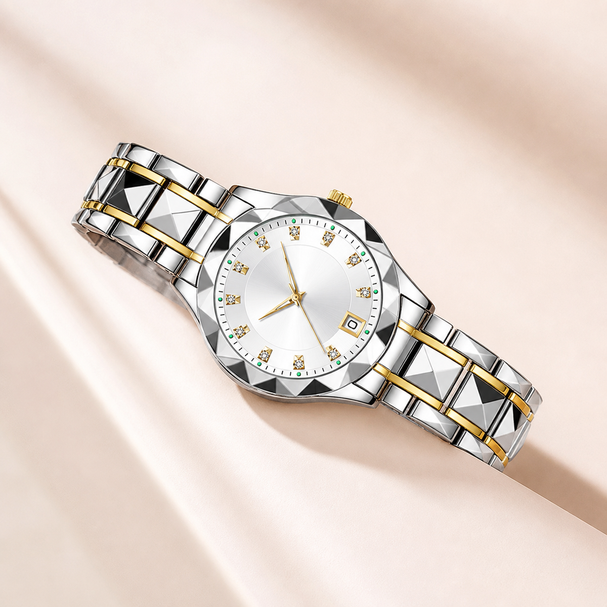 Women’s Faceted-Link Calendar Quartz Watch — product photo 04
