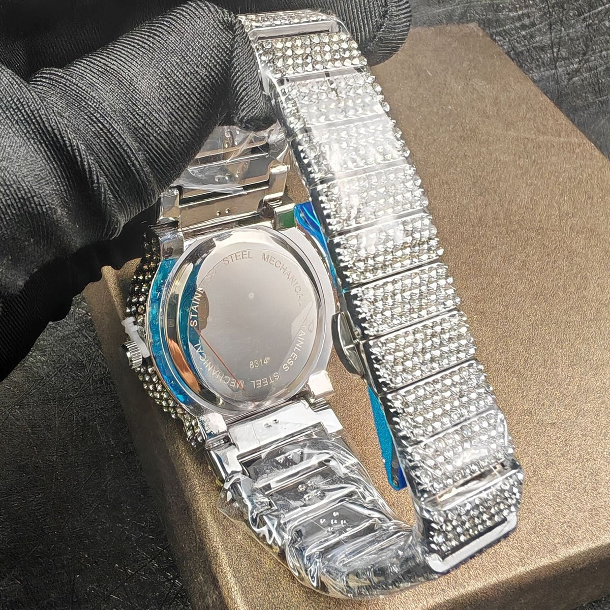 Round Central-Motif Watch — product photo 08