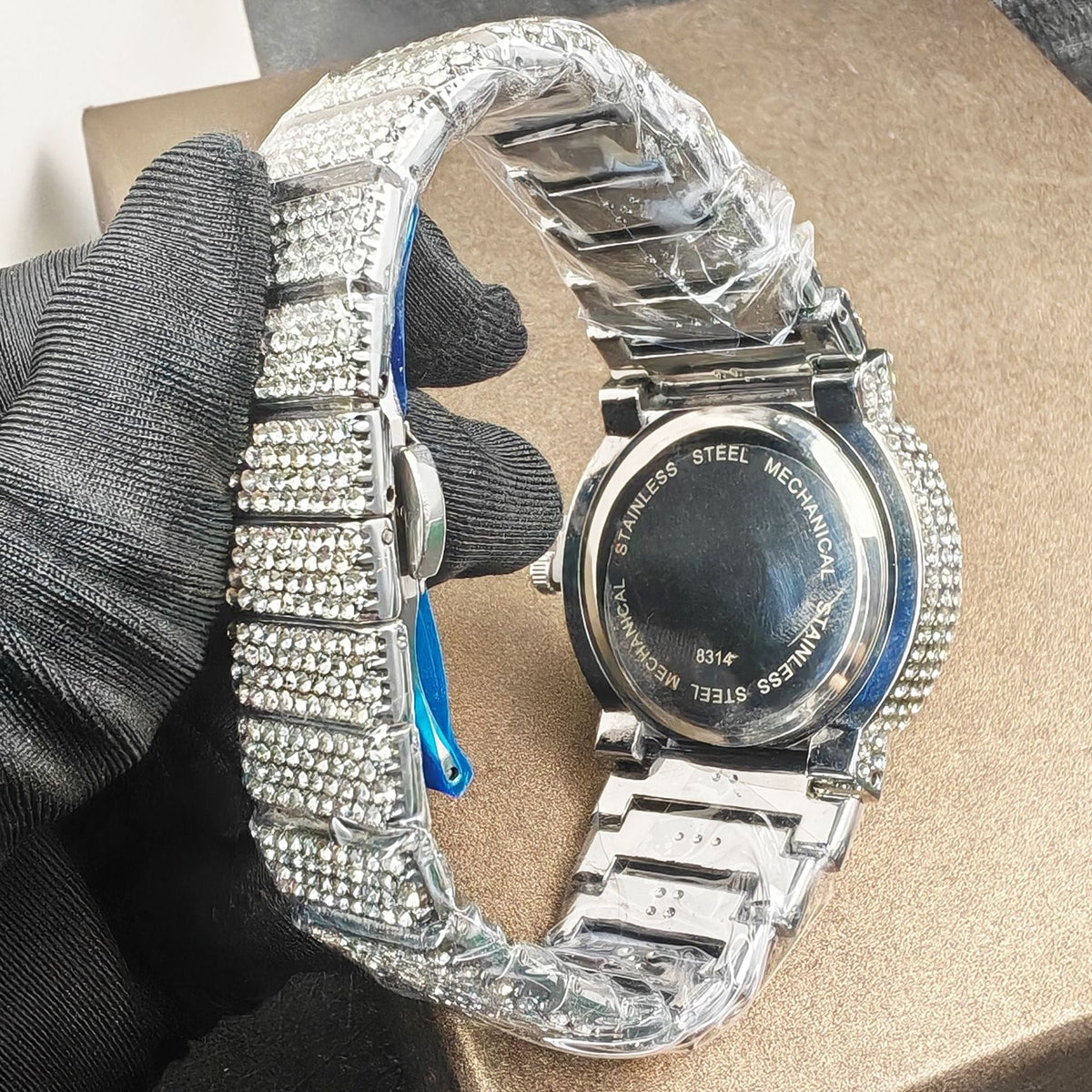Round Central-Motif Watch — product photo 09