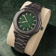 Montre à boîtier coussin gunmetal, cadran vert et bracelet sombre