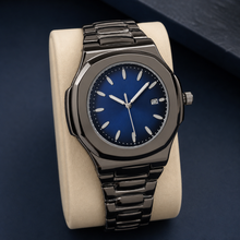 Montre à boîtier coussin gunmetal, cadran bleu profond et bracelet sombre