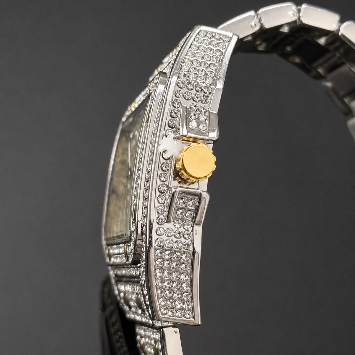 Premium regenerated product view 010 — layered Roman square watch