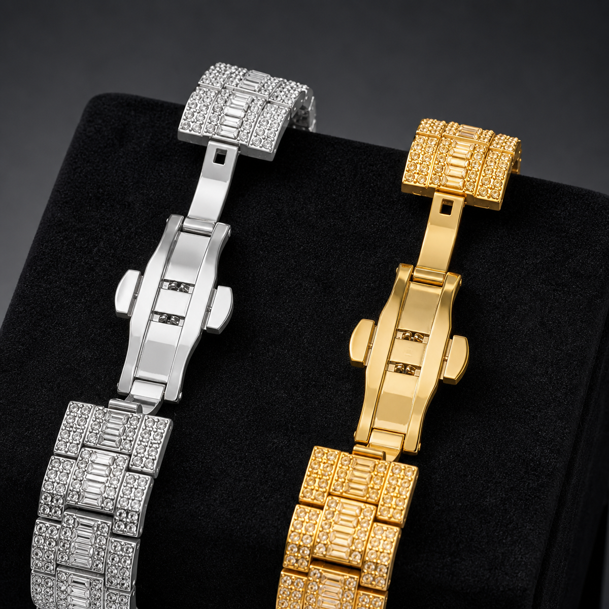 Premium regenerated product view 005 — round baton-dial watch