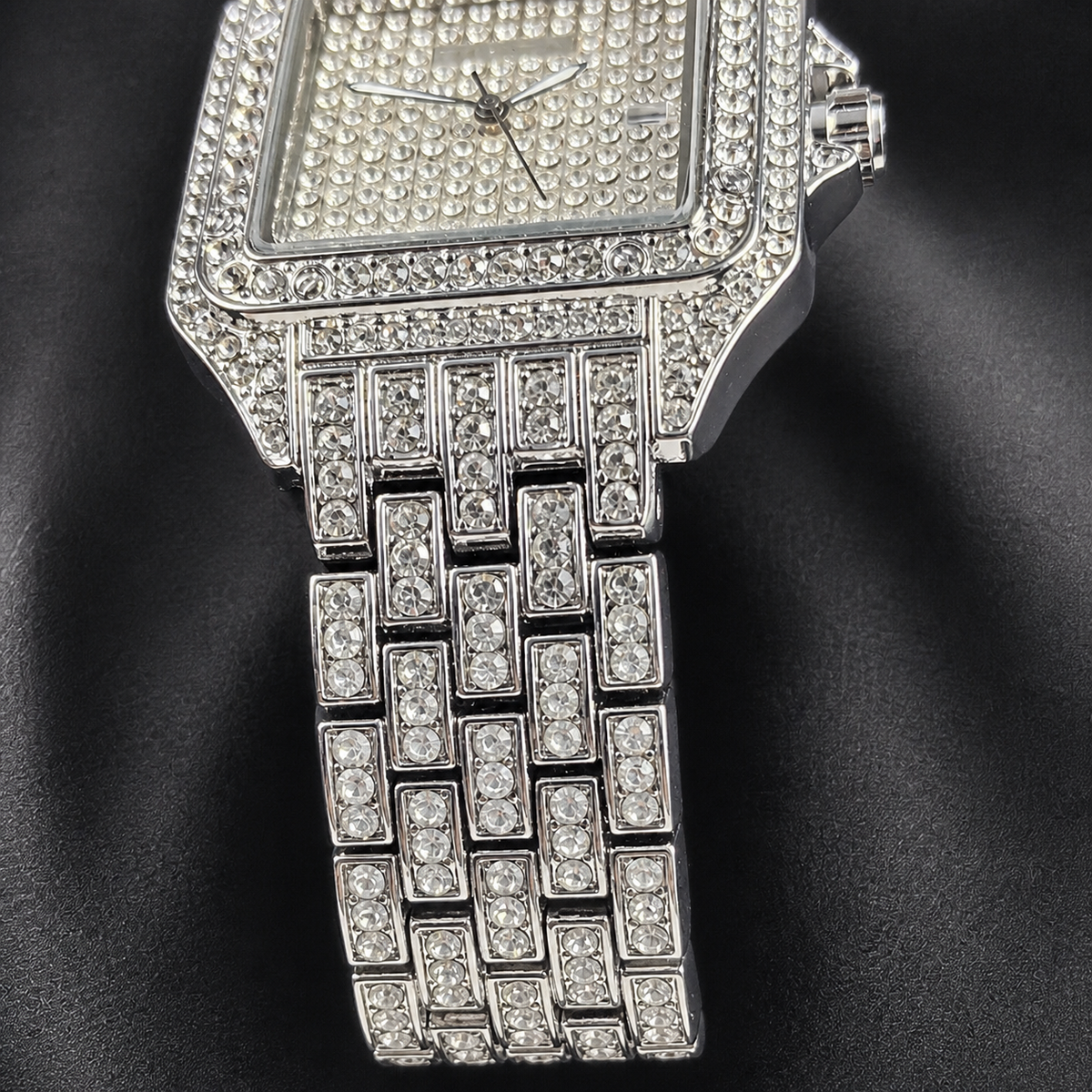 Premium regenerated product view 007 — linear-grid square watch