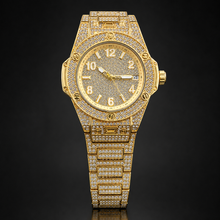 Premium regenerated product view 004 — round numeral high-shine watch